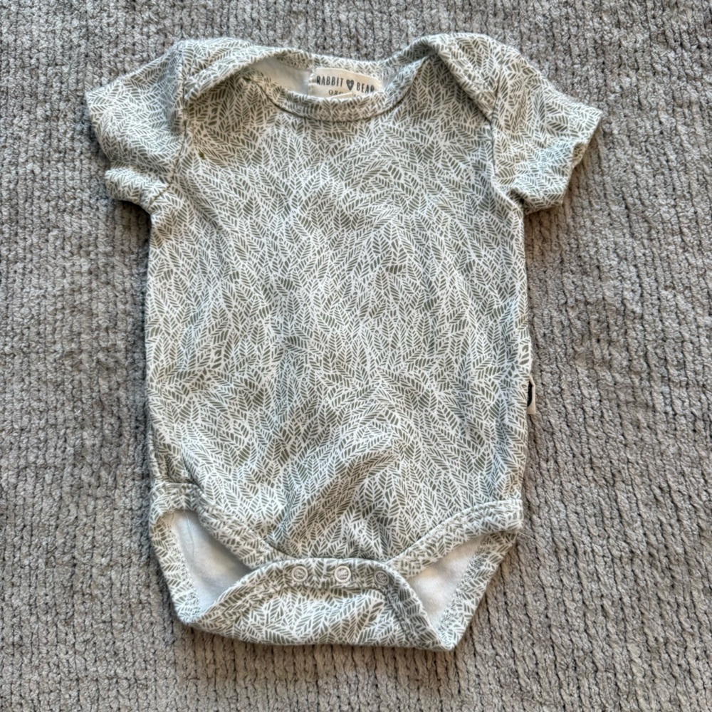 Rabbit + Bear Organic Cotton Leaf Print Bodysuit 0–3 Months